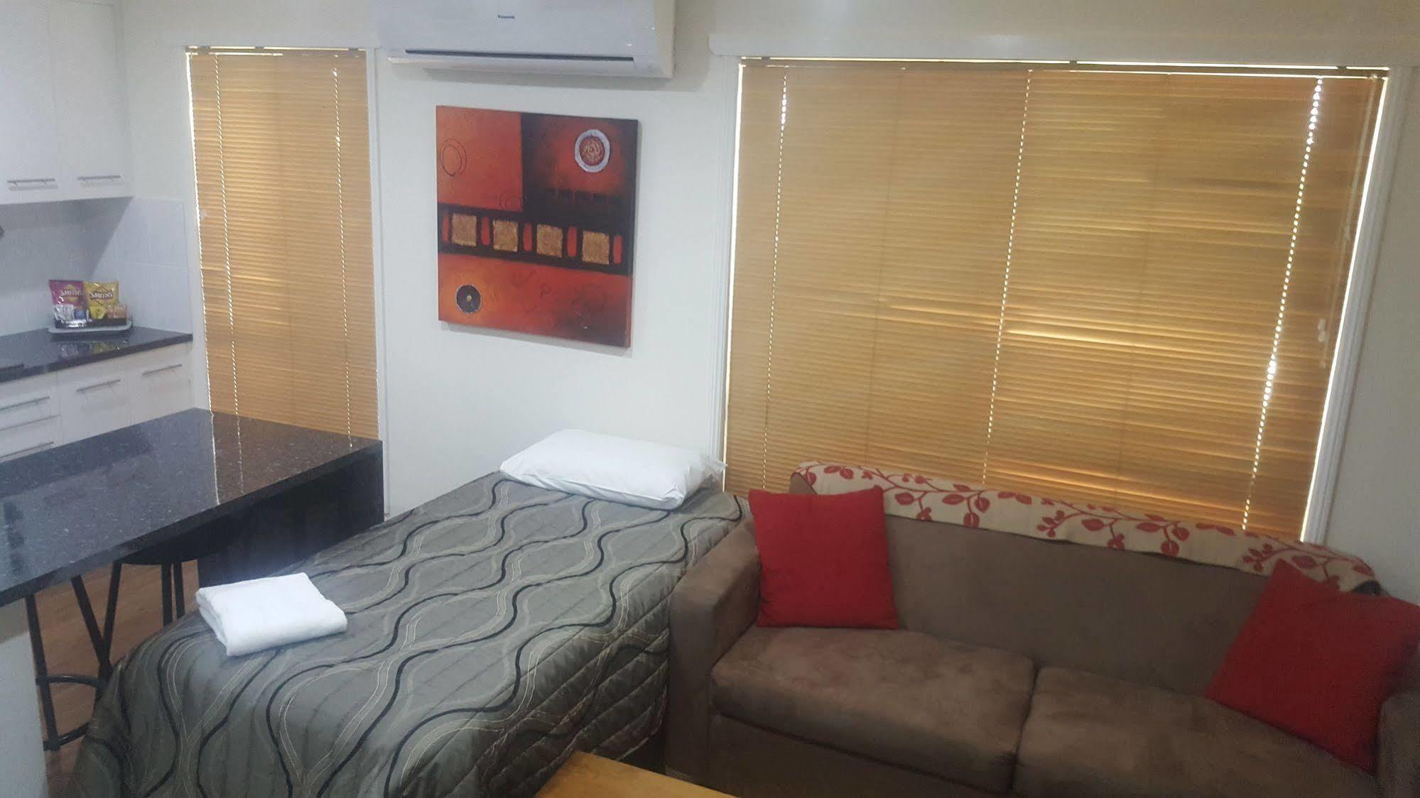 Emerald Motel Apartments Екстер'єр фото