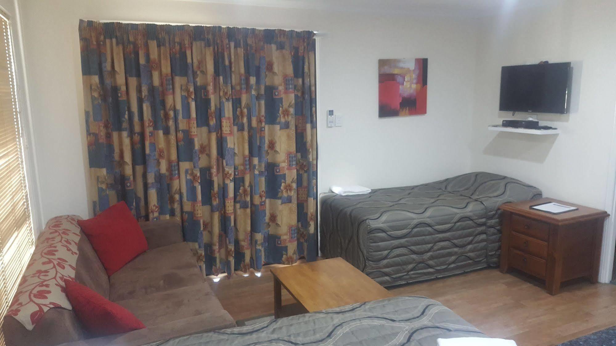 Emerald Motel Apartments Екстер'єр фото